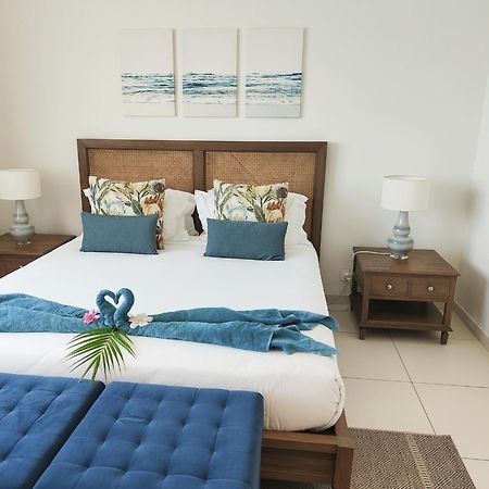 Villa Eden: Beachfront Luxury with Private Rooftop Pool Grand Baie Exterior photo