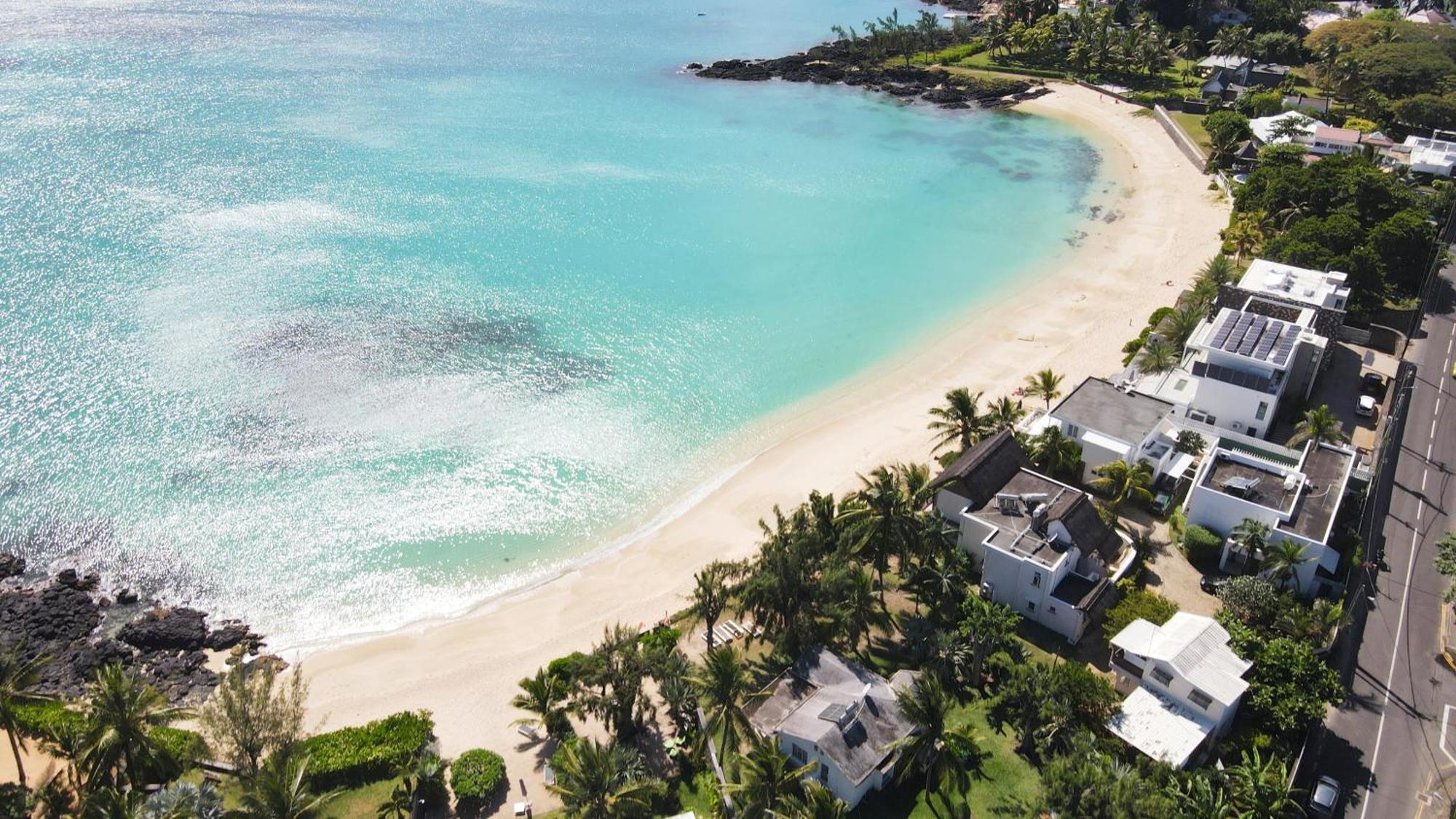 Villa Eden: Beachfront Luxury with Private Rooftop Pool Grand Baie Exterior photo